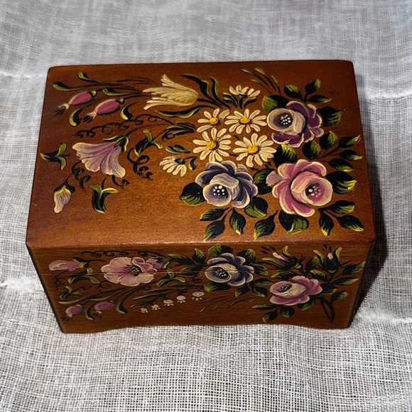 Vintage CUENDET Swiss Music Box 1985 Hand Carved Wood & Hand Painted Floral EUC - Picture 1 of 17